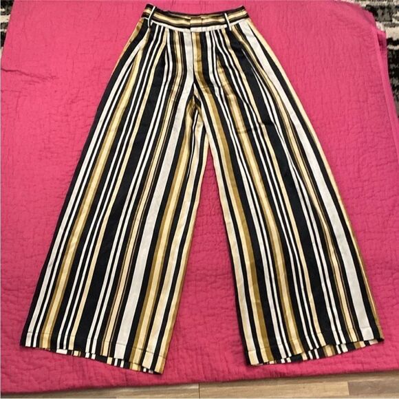 Alice + Olivia cotton/viscose Striped Wide-Leg Pants in Black, White, and Gold - Picture 1 of 6